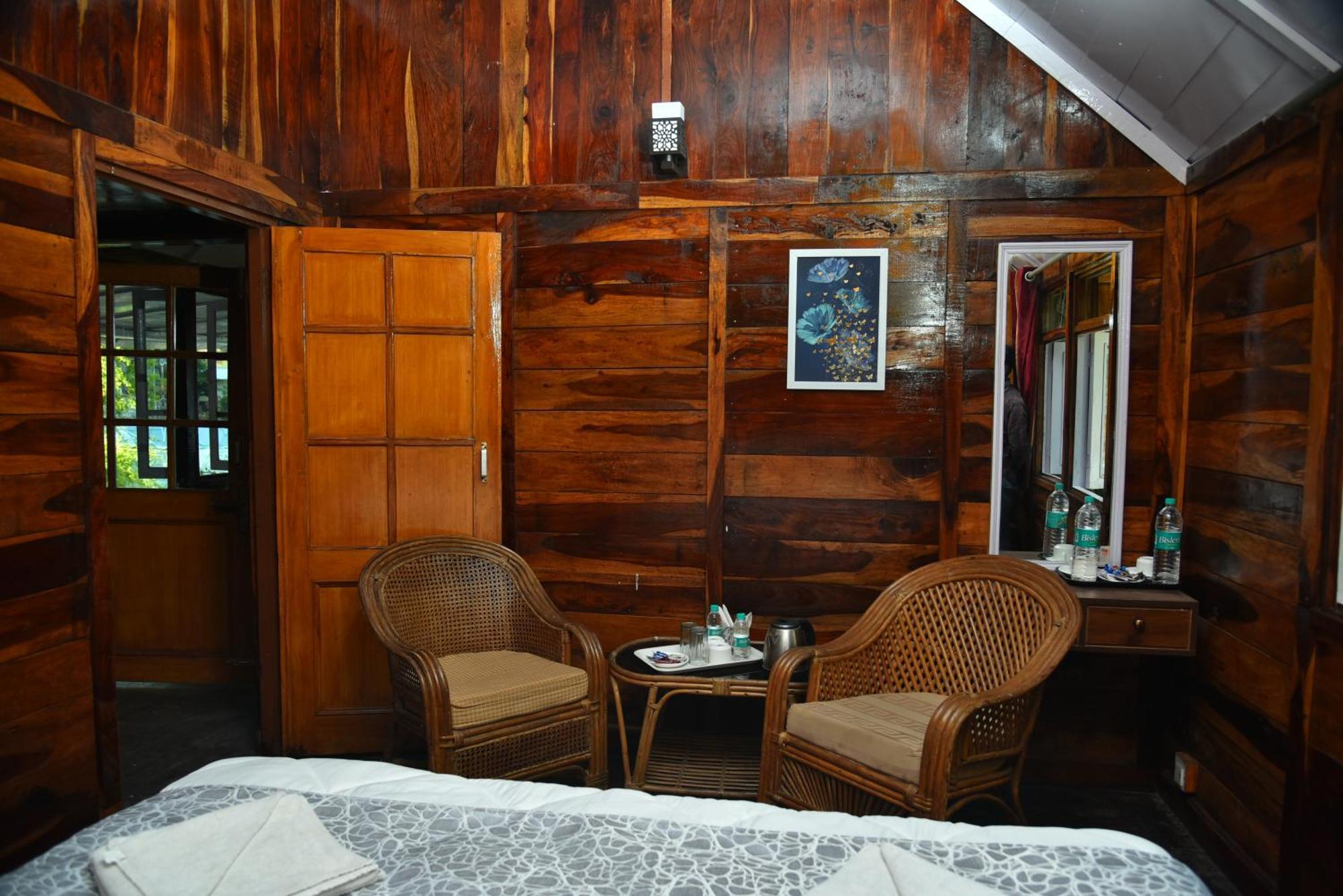 Kumaon Roop Resort Near Kainchi Dham Nainital Buitenkant foto