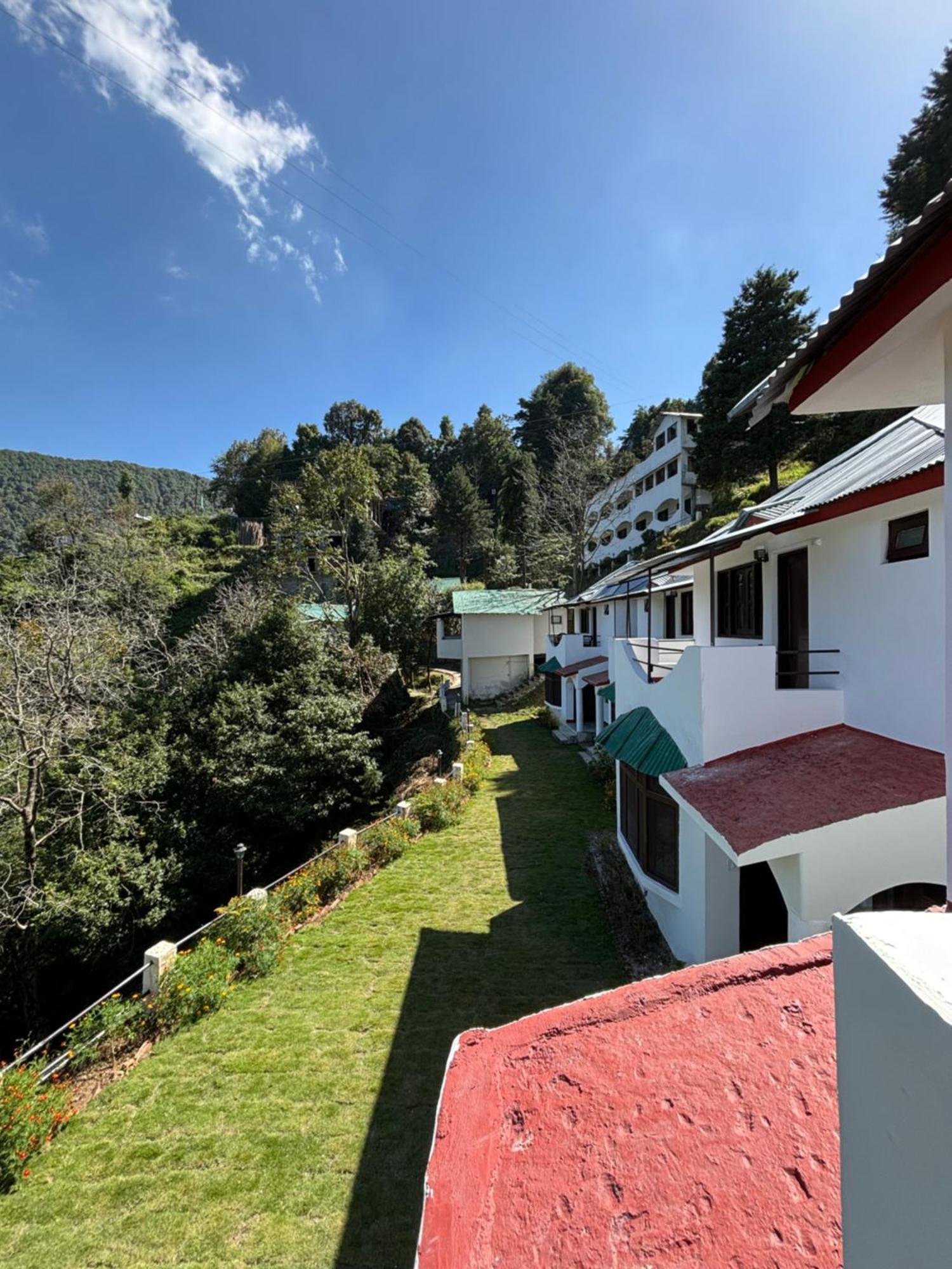 Kumaon Roop Resort Near Kainchi Dham Nainital Buitenkant foto