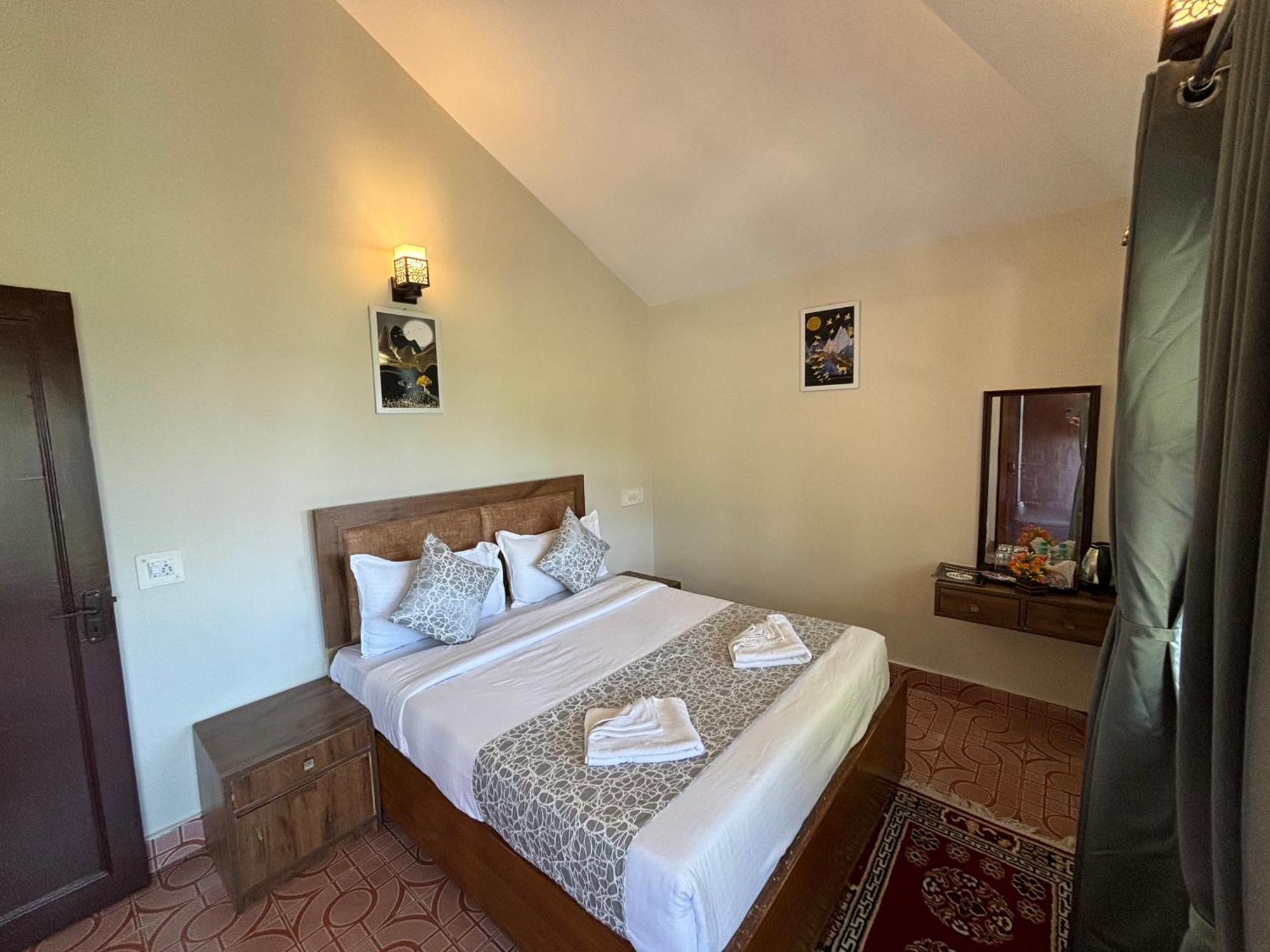 Kumaon Roop Resort Near Kainchi Dham Nainital Buitenkant foto