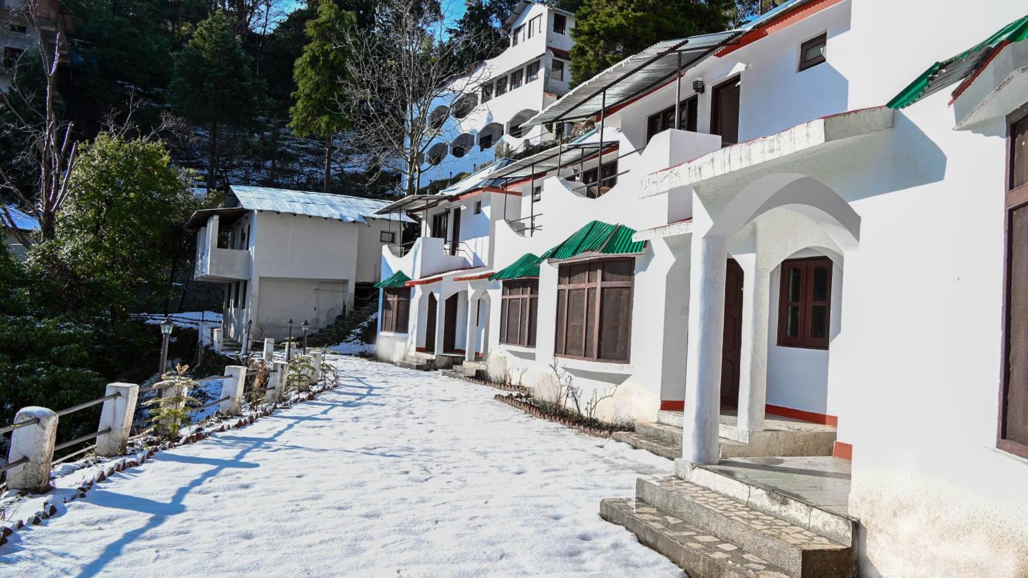 Kumaon Roop Resort Near Kainchi Dham Nainital Buitenkant foto