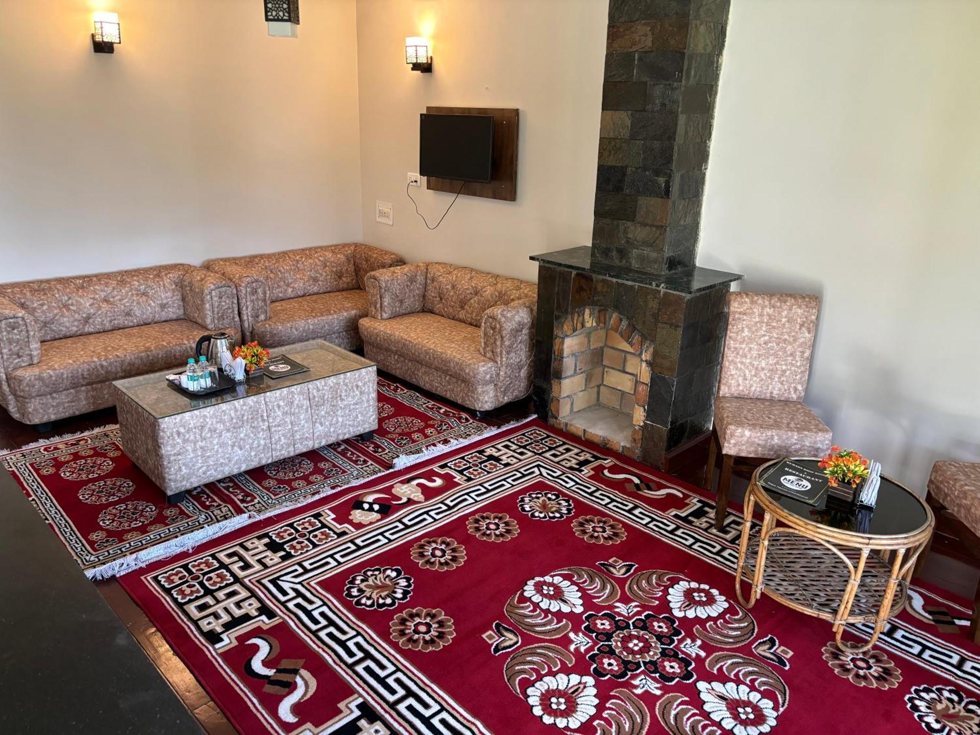 Kumaon Roop Resort Near Kainchi Dham Nainital Buitenkant foto