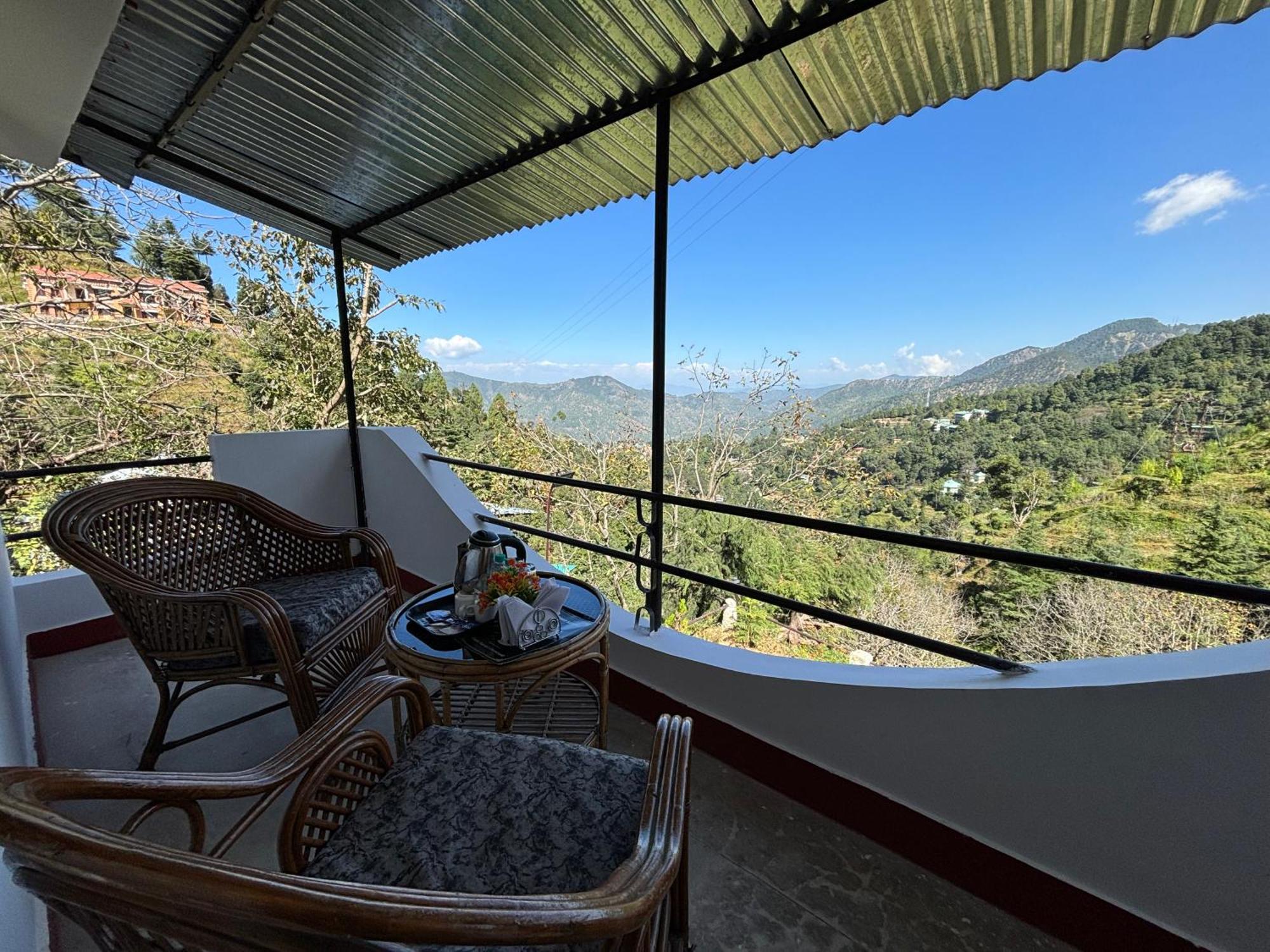 Kumaon Roop Resort Near Kainchi Dham Nainital Buitenkant foto