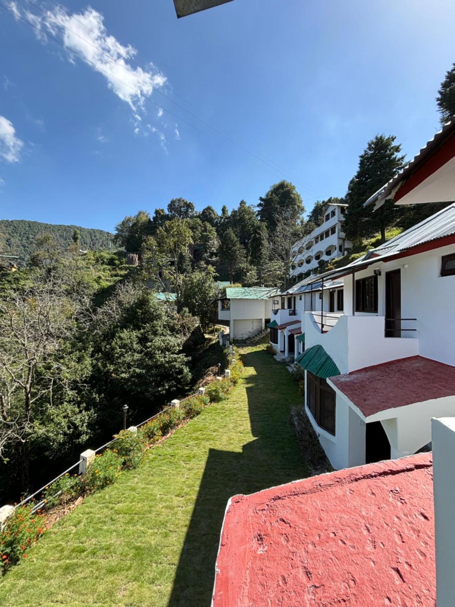 Kumaon Roop Resort Near Kainchi Dham Nainital Buitenkant foto